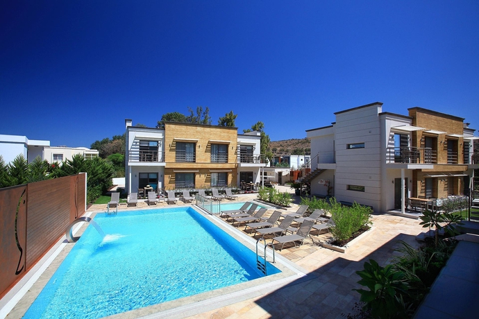 Imagen de la piscina del Ara Residences. Foto 16