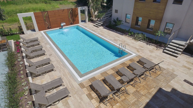 Imagen de la piscina del Ara Residences. Foto 19