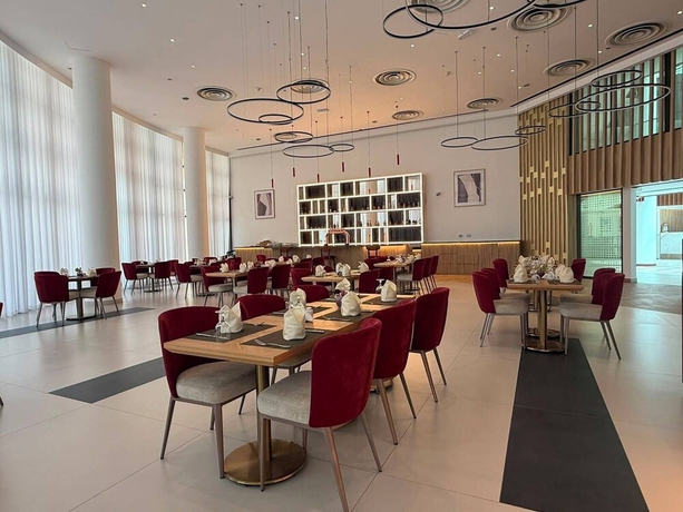 Imagen del bar/restaurante del Arabian Palace Hotel. Foto 4