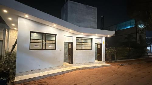 Imagen general del Arail Tent City Kumbh Cottages. Foto 6
