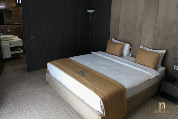 Imagen de la habitación del Aram Otel. Foto 13