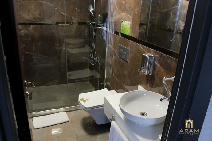 Imagen de la habitación del Aram Otel. Foto 16