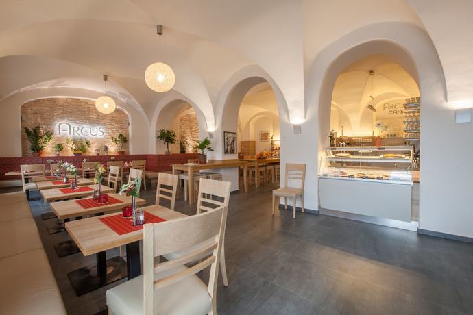 Imagen del bar/restaurante del Arcus Hotel. Foto 11