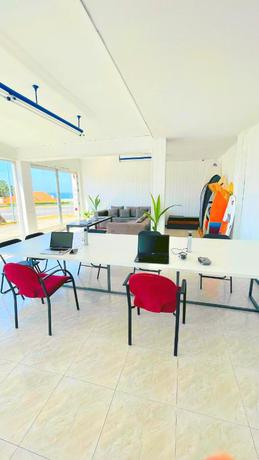 Imagen de los interiores del Area Surf House. Foto 6