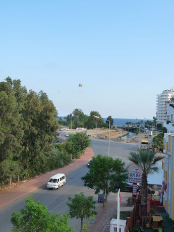Imagen de la piscina del Arinna Park Hotel. Foto 13