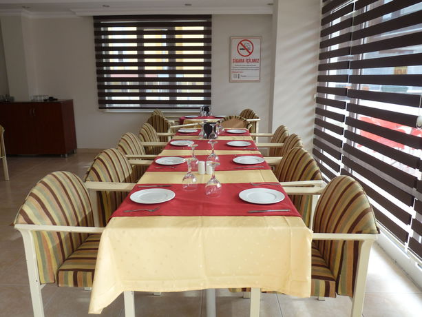 Imagen de la piscina del Arinna Park Hotel. Foto 14