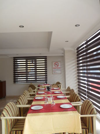 Imagen de la piscina del Arinna Park Hotel. Foto 15