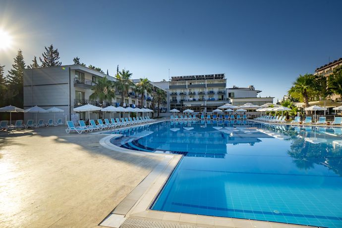 Imagen de la piscina del Armas Garden - All Inclusive. Foto 16