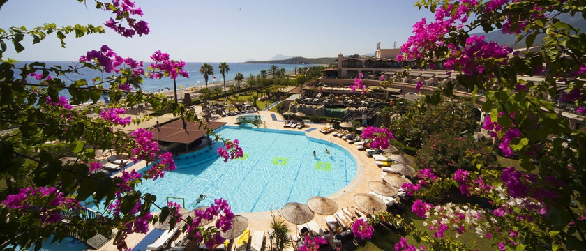 Imagen de los exteriores del Armas Labada. Foto 10