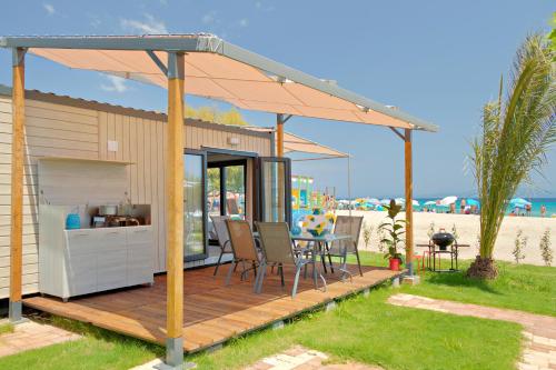 Imagen general del Armenistis Camping & Bungalows. Foto 4