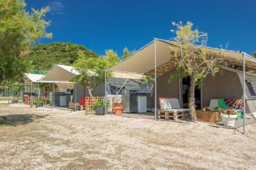 Imagen de la habitación del Armenistis Camping & Bungalows. Foto 10