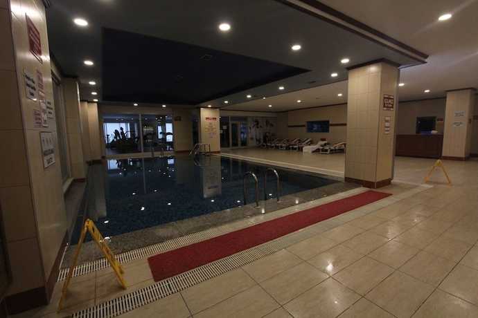 Imagen de la piscina del Armina Otel. Foto 16