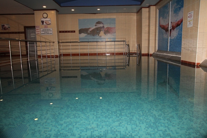 Imagen de la piscina del Armina Otel. Foto 19