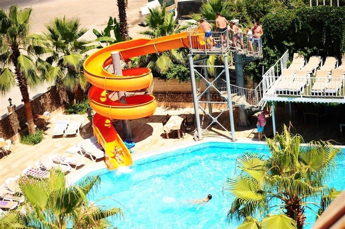Imagen de la piscina del Armir Palace. Foto 18