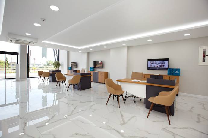 Imagen de los interiores del Armoni Deluxe Suite. Foto 18
