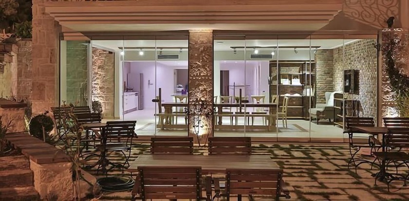 Imagen del bar/restaurante del Arnna Hotel. Foto 3