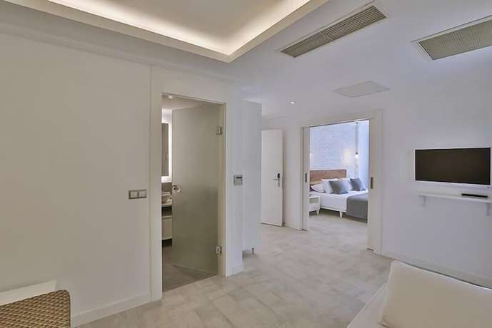Imagen de la habitación del Arnna Hotel. Foto 11