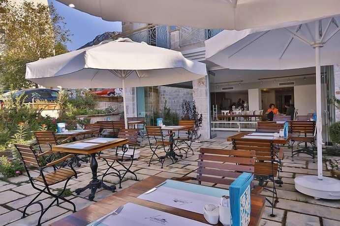 Imagen del bar/restaurante del Arnna Hotel. Foto 6