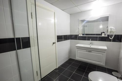 Imagen de la habitación del Arsen Hotel. Foto 7