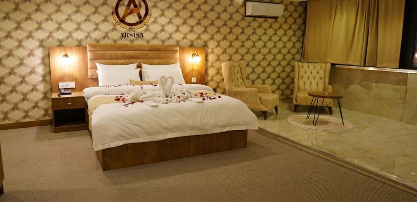Imagen de la habitación del Arsisa Hotel Suite Spa. Foto 15
