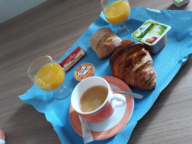 Imagen del bar/restaurante del Art Hotel Paris Est. Foto 2