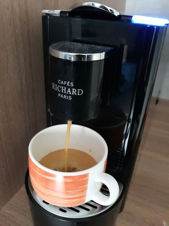 Imagen del bar/restaurante del Art Hotel Paris Est. Foto 4