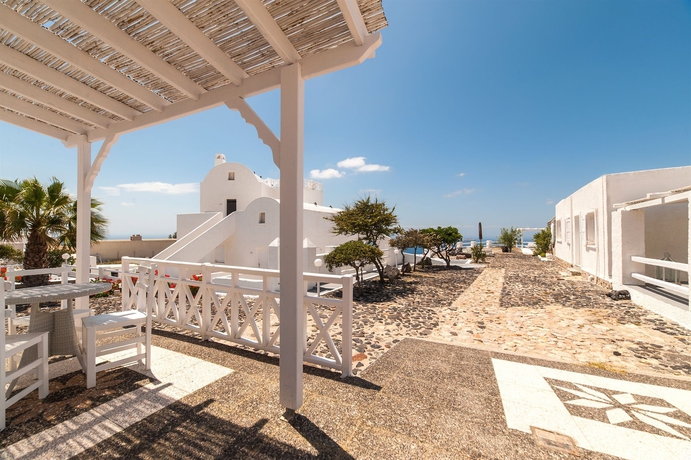 Imagen de los exteriores del Artemis Suites. Foto 8