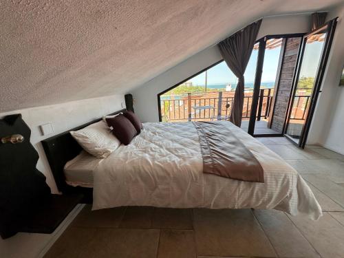 Imagen de la habitación del Arthotel Oscar II Sozopol. Foto 14
