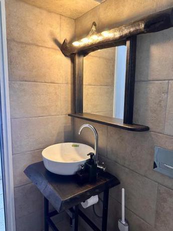 Imagen de la habitación del Arthotel Oscar II Sozopol. Foto 18