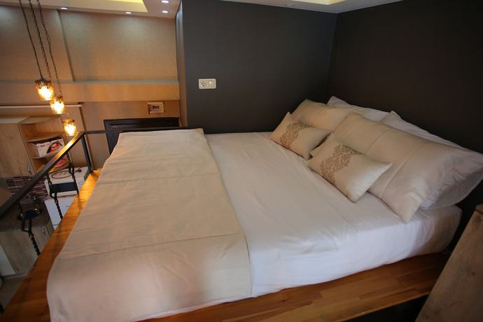 Imagen de la habitación del Artist Rooms Suites. Foto 19