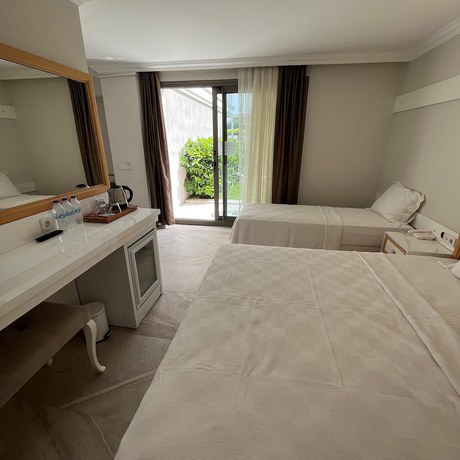 Imagen de la habitación del As Hotel Cesme. Foto 6