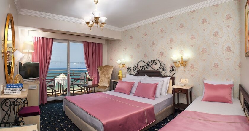 Imagen de la habitación del Asmira Royal Hotel. Foto 17