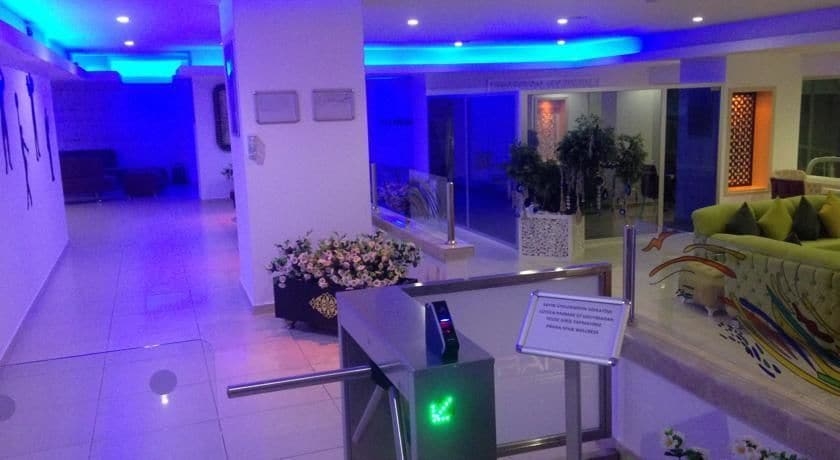 Imagen de la piscina del Asrin Park Hotel and Spa Convention Center. Foto 18