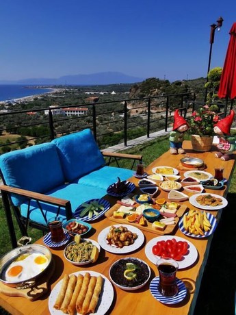 Imagen del bar/restaurante del Assos Derin Mavi. Foto 10