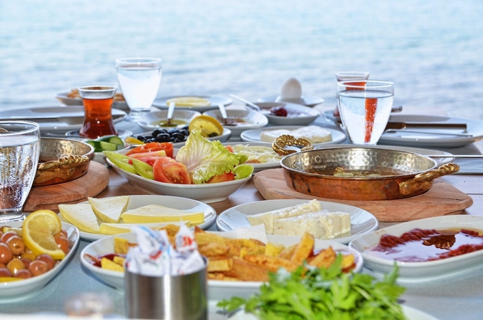 Imagen del bar/restaurante del Assos Hestia Otel. Foto 7