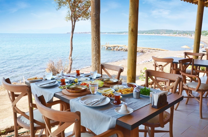 Imagen del bar/restaurante del Assos Hestia Otel. Foto 8