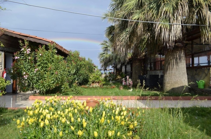 Imagen de los exteriores del Assos Sardunya Butik Hotel. Foto 13