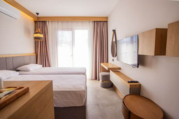 Imagen de la habitación del Asterina Hotel. Foto 14