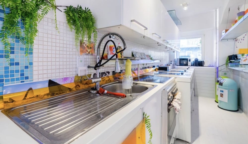 Imagen de los interiores del At Friends by City Surfer - Hostel. Foto 19