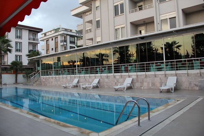 Imagen de la piscina del Ata Hotel Kumburgaz. Foto 19