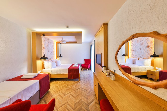 Imagen de la habitación del Atalante Hotel. Foto 10