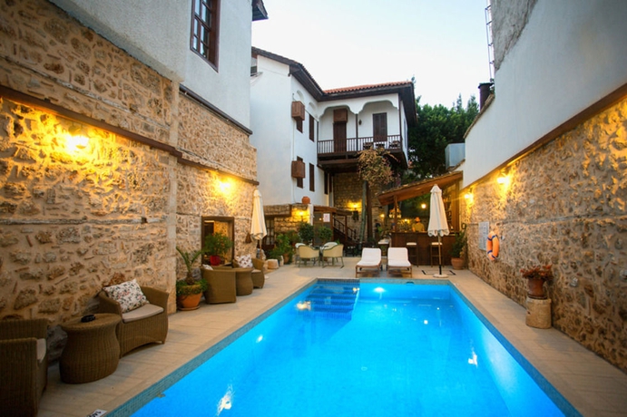 Imagen de la piscina del Atelya Art Hotel. Foto 11