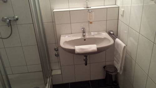 Imagen de la habitación del Ates Hotel Lampertheim. Foto 9