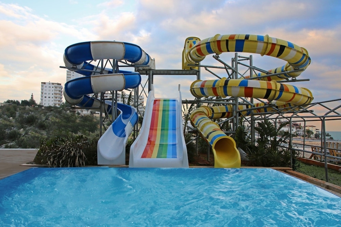 Imagen de la piscina del Athena Premium Hotels. Foto 18