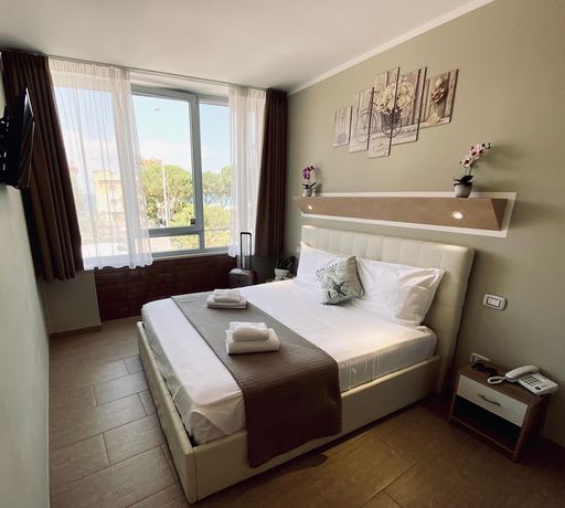 Imagen de la habitación del Atico Hotel. Foto 14
