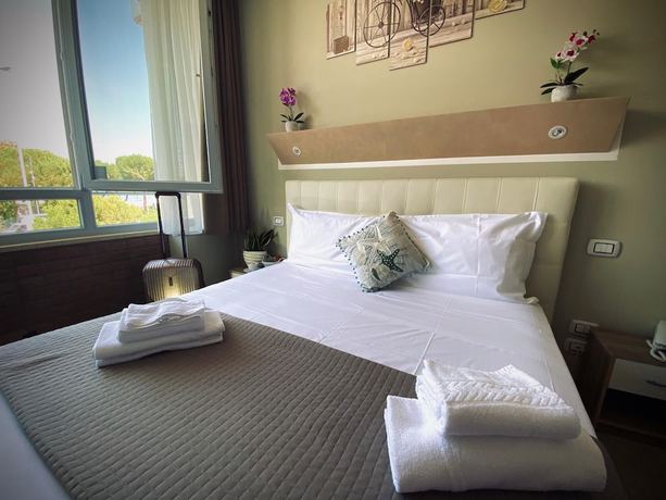 Imagen de la habitación del Atico Hotel. Foto 17