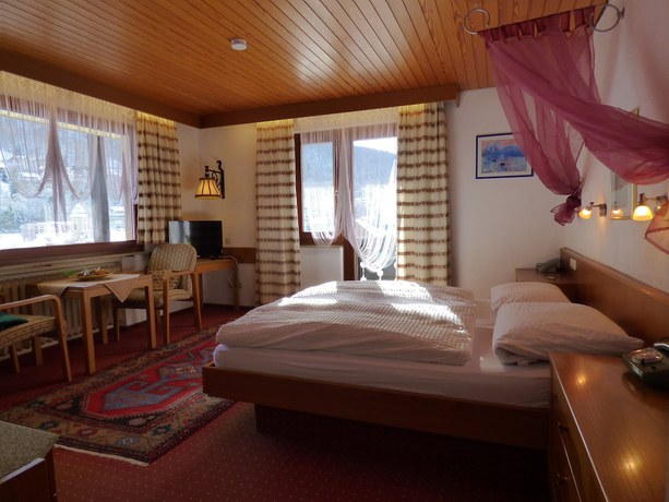 Imagen de la habitación del Atina Hotel. Foto 4