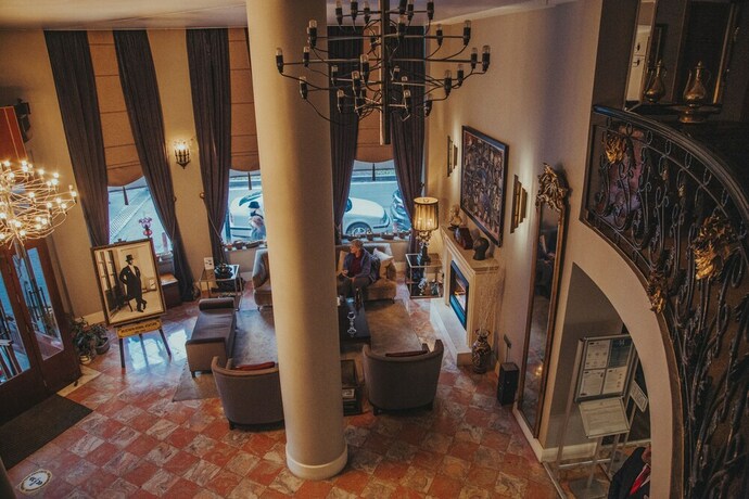 Imagen de los interiores del Atlas Oteli, Konak. Foto 21