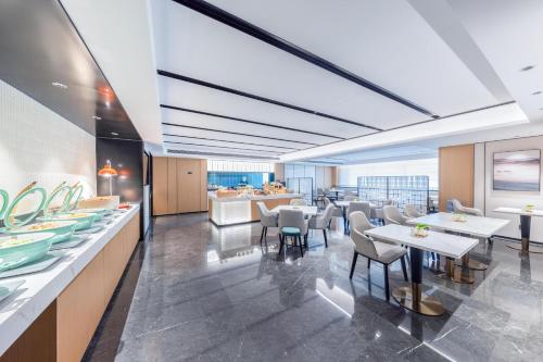 Imagen del bar/restaurante del Atour Hotel Jinan Shungeng Covention and Exhibition Center Bayi Overpass. Foto 9