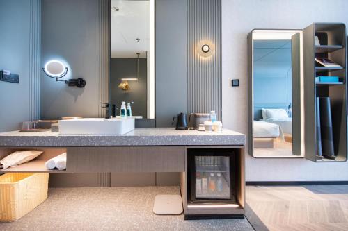 Imagen de la habitación del Atour S Hotel Ningbo Binjiang Olympic Sports Center. Foto 11